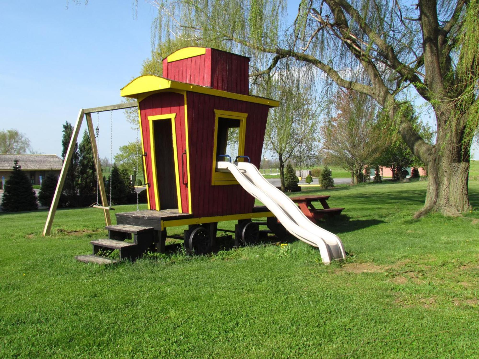 Motel Red Caboose & Restaurant
