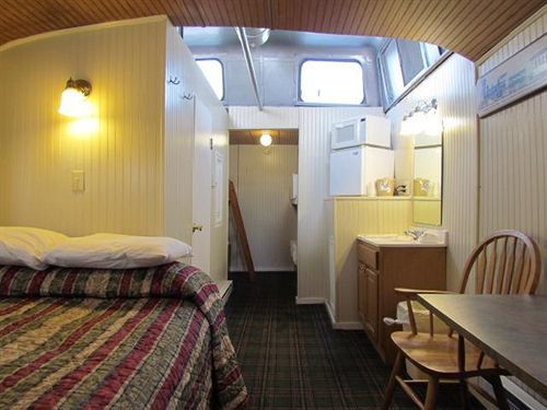 Motel Red Caboose & Restaurant 2*